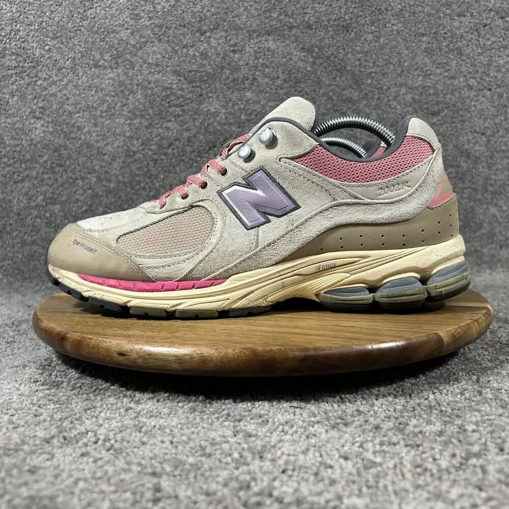 New Balance 2002R M2002RWL Mens Size 10 Hiking Pack Beige Retro Athletic Shoes